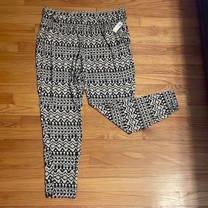 Womens pant. NWT. Size L. Flowy lightweight